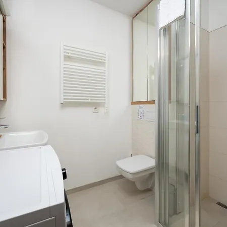 Wolska Deluxe By Bookinghost