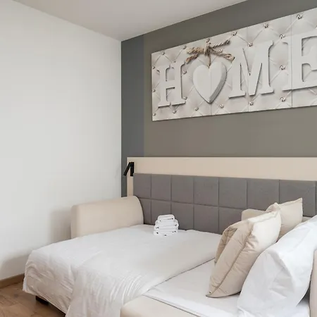 Apartment Wolska Deluxe By Bookinghost