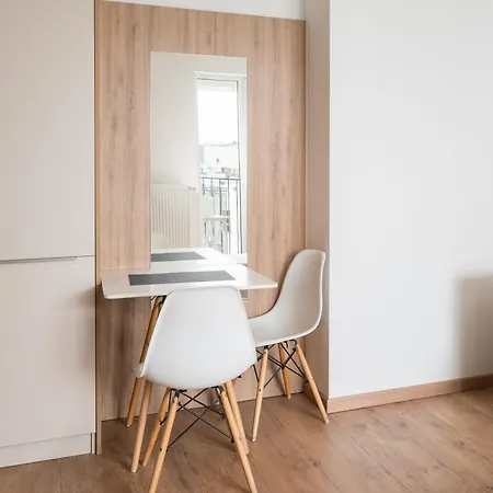 Wolska Deluxe By Bookinghost